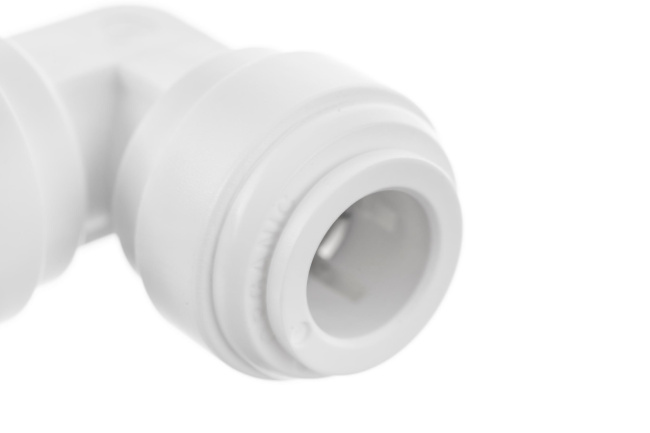 Фитинг угловой 3/8-3/8 трубка-трубка UE0606