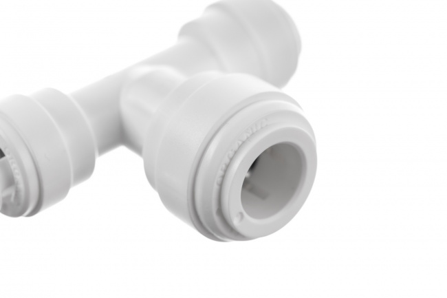 Тройник 1/4-1/4-1/4 трубка-трубка-трубка UT0404