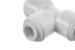 Тройник 1/4-1/4-1/4 трубка-трубка-трубка UT0404