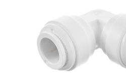 Фитинг угловой 3/8-3/8 трубка-трубка UE0606