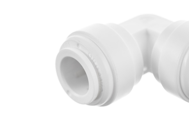 Фитинг угловой 3/8-3/8 трубка-трубка UE0606